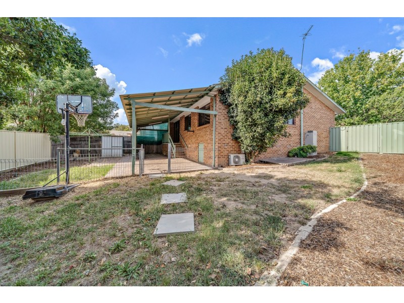 5 Charlton Crescent, Gordon ACT 2906
