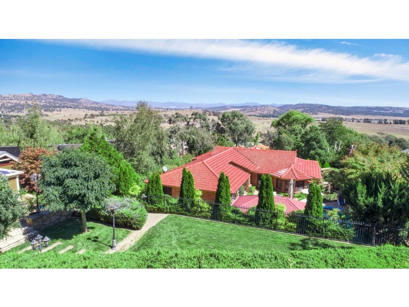 41 Halloran Drive, Jerrabomberra NSW 2619