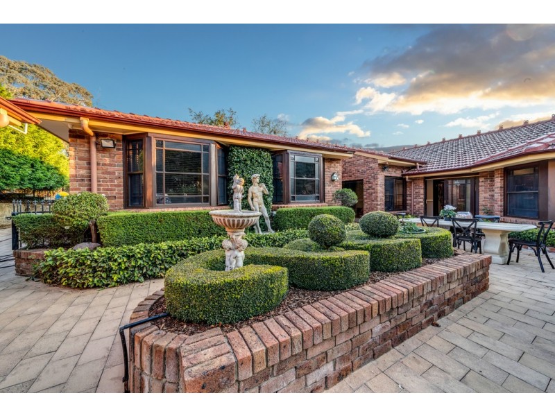 41 Halloran Drive, Jerrabomberra NSW 2619