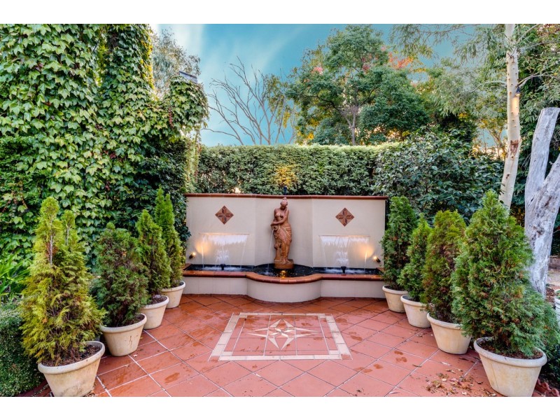 41 Halloran Drive, Jerrabomberra NSW 2619