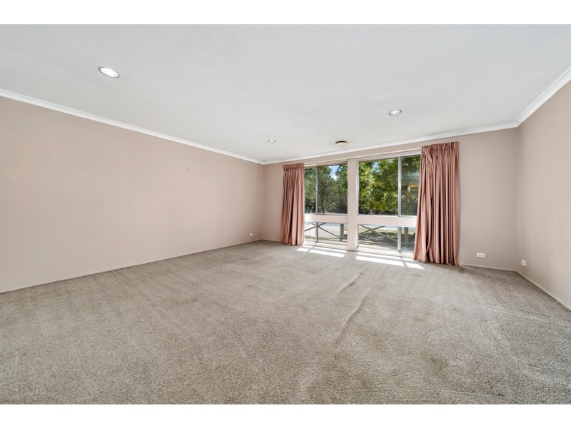 4 Kilby Crescent, Weetangera ACT 2614
