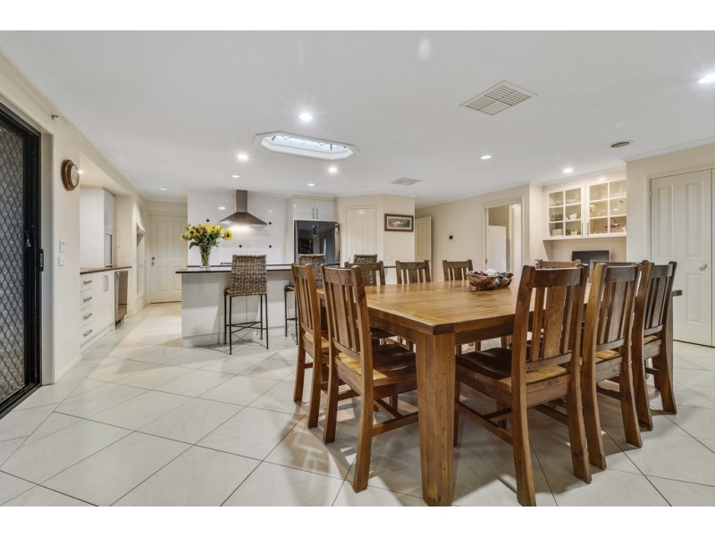8 Bega Place, Narrabundah ACT 2604