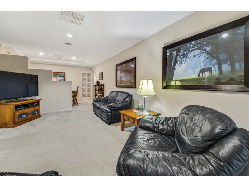 8 Bega Place, Narrabundah ACT 2604