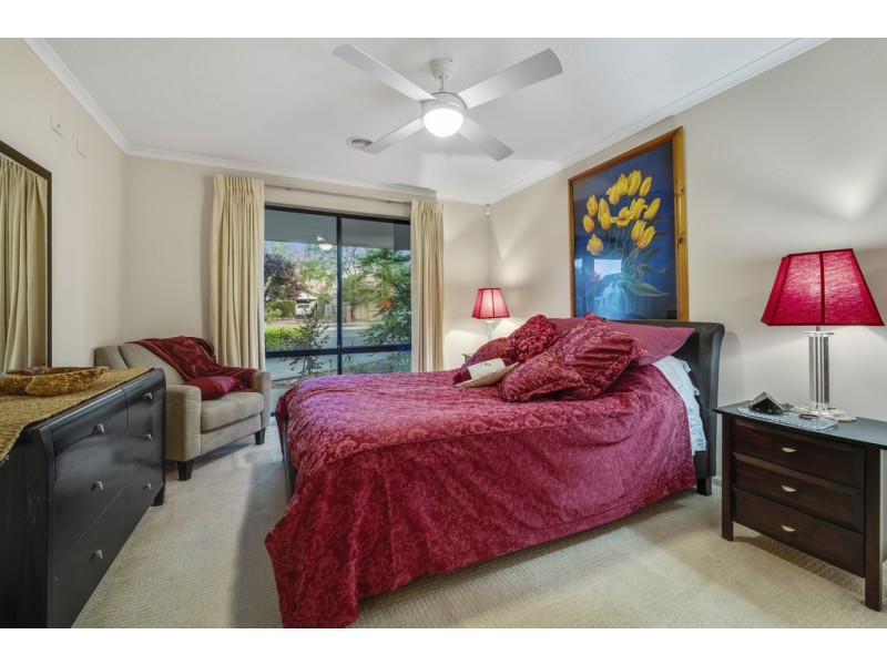 8 Bega Place, Narrabundah ACT 2604