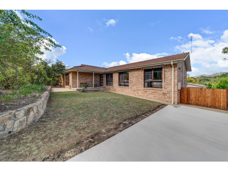 32 Max Henry Crescent, Macarthur ACT 2904