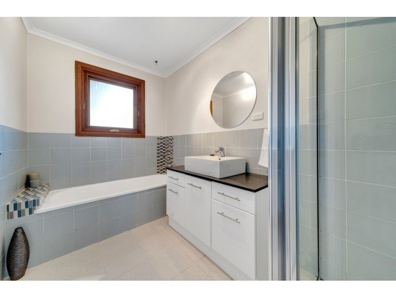 32 Max Henry Crescent, Macarthur ACT 2904