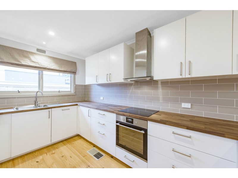 10 Mackaness Place, Garran ACT 2605