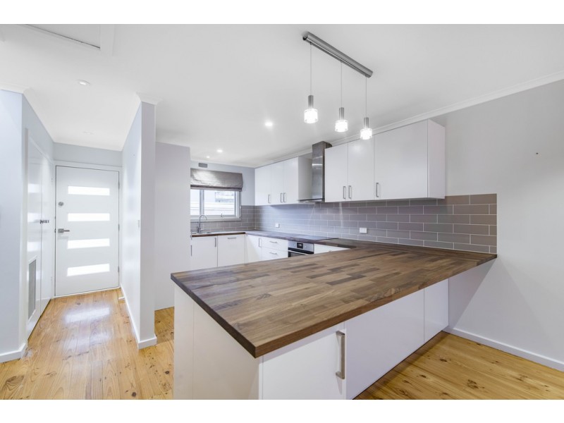 10 Mackaness Place, Garran ACT 2605