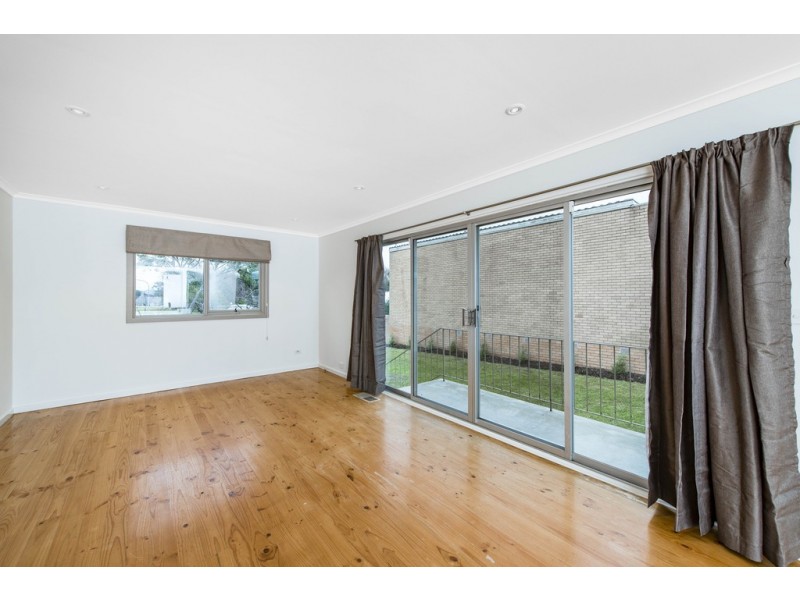 10 Mackaness Place, Garran ACT 2605