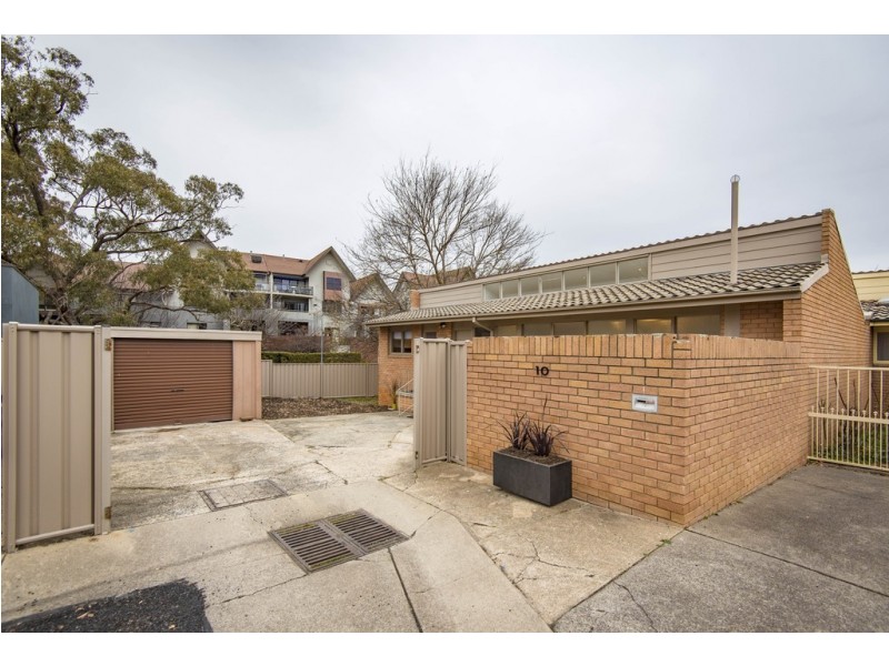10 Mackaness Place, Garran ACT 2605