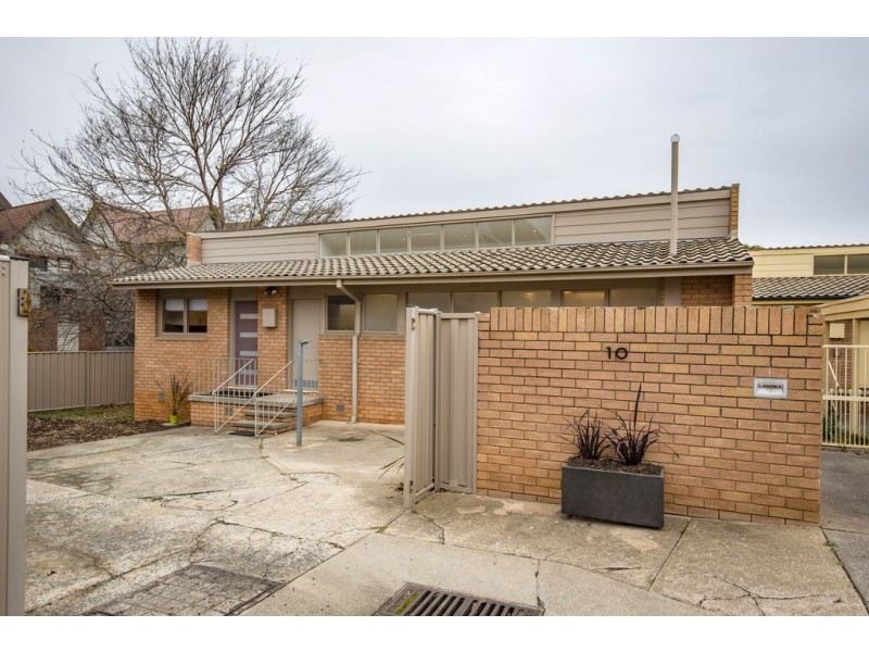 10 Mackaness Place, Garran ACT 2605