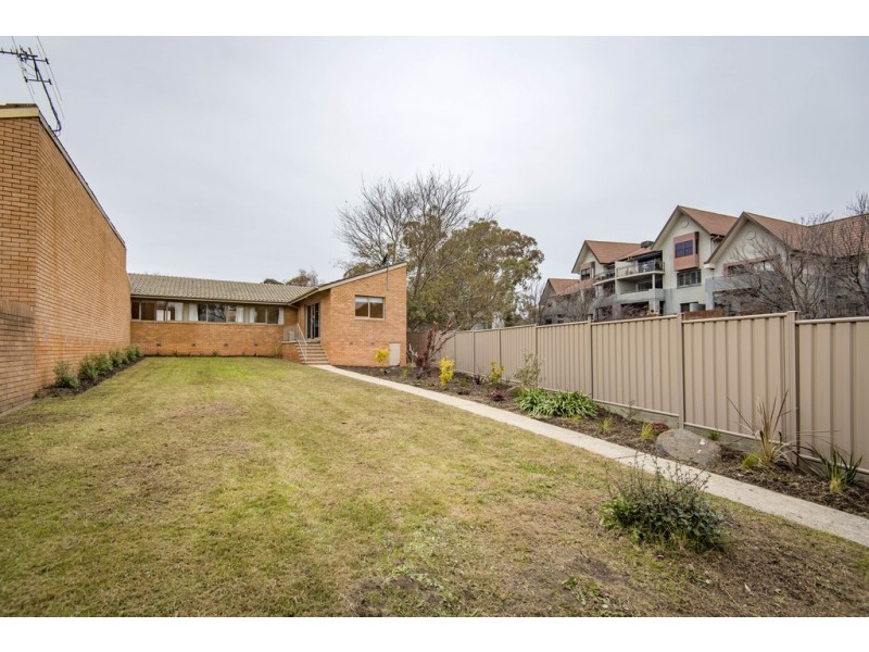 10 Mackaness Place, Garran ACT 2605