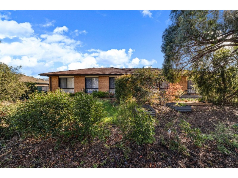 25 Ratcliffe Crescent, Florey ACT 2615
