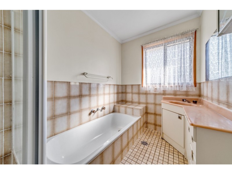 25 Ratcliffe Crescent, Florey ACT 2615