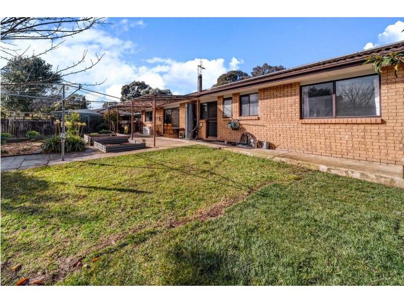 25 Ratcliffe Crescent, Florey ACT 2615