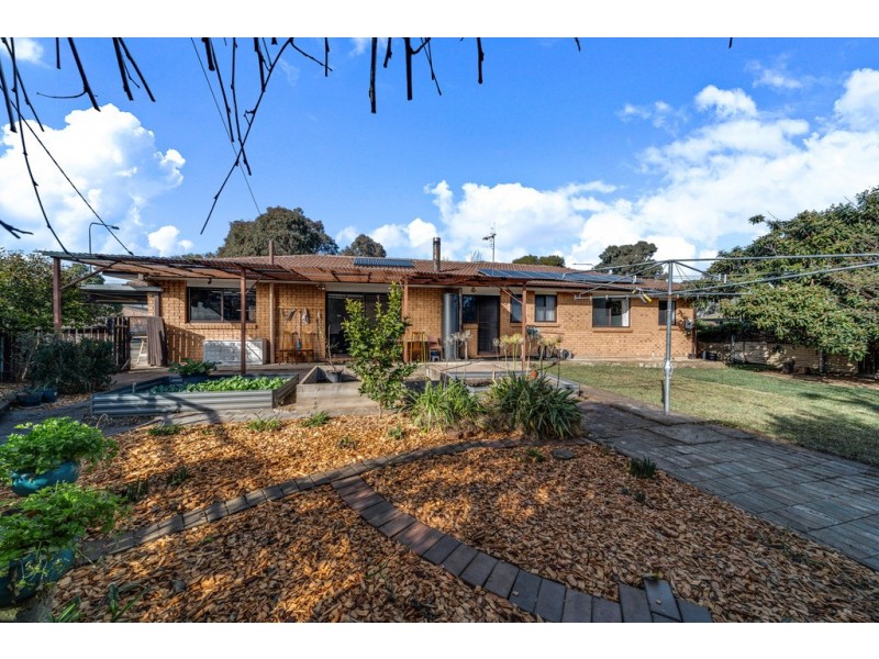 25 Ratcliffe Crescent, Florey ACT 2615