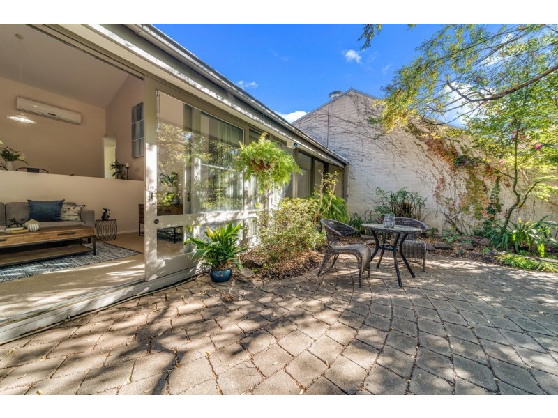 73 Maclachlan Street, Holder ACT 2611
