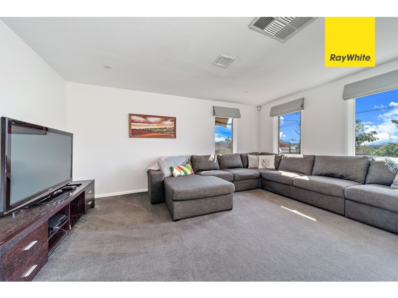 13 Poole Place, Latham ACT 2615