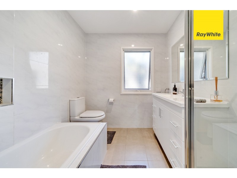 13 Poole Place, Latham ACT 2615