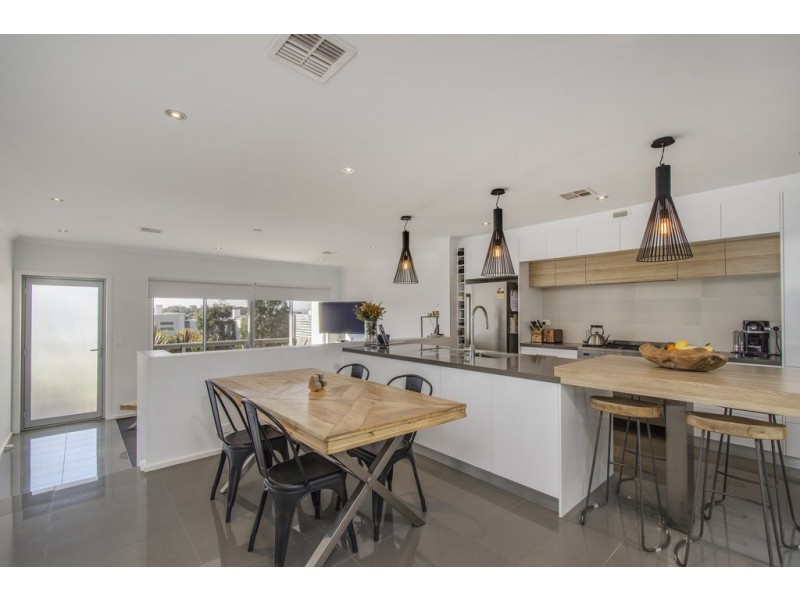 2/155 Plimsoll Drive, Casey ACT 2913