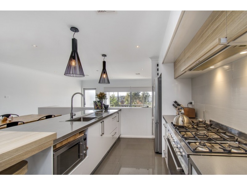 2/155 Plimsoll Drive, Casey ACT 2913