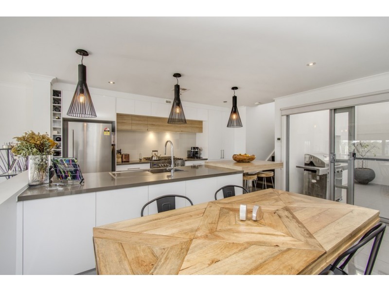 2/155 Plimsoll Drive, Casey ACT 2913