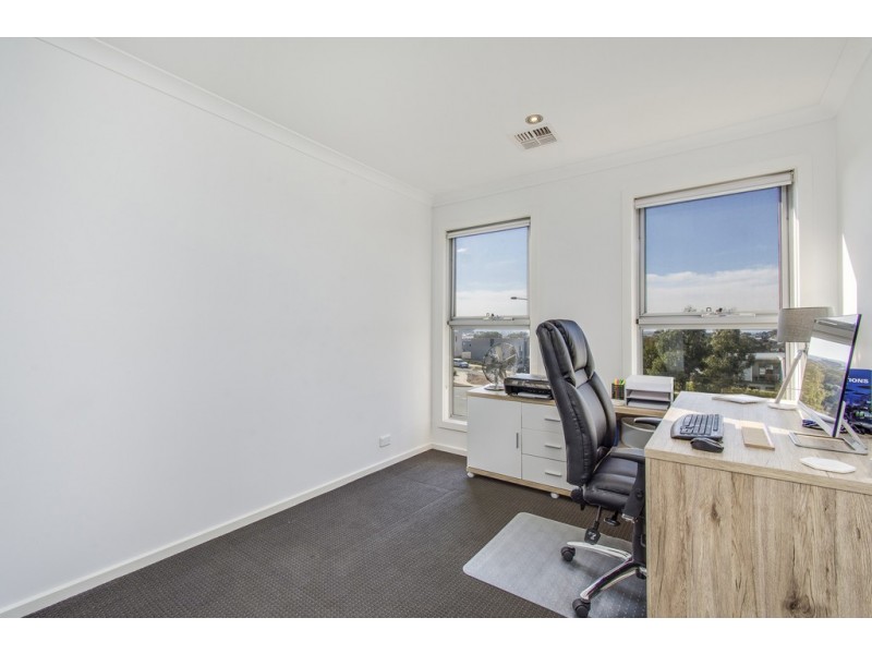 2/155 Plimsoll Drive, Casey ACT 2913