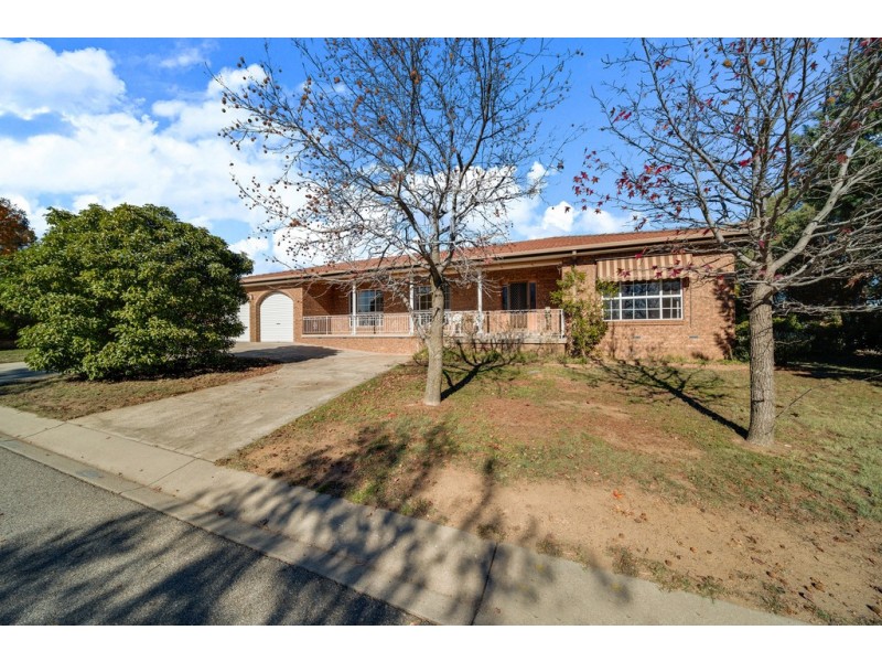 33 Capella Crescent, Giralang ACT 2617