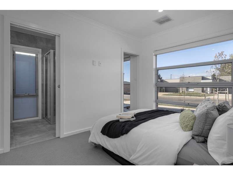 87 Lionel Rose Street, Holt ACT 2615