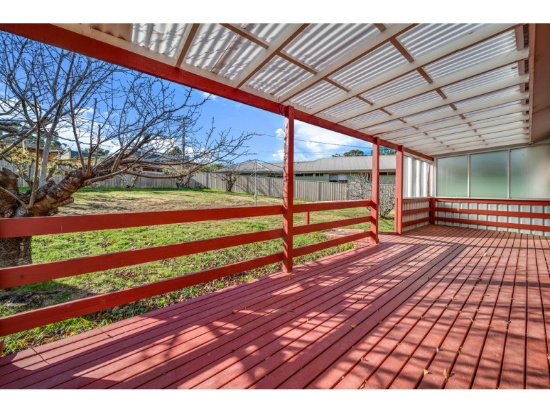 16 Jensen Street, Hughes ACT 2605