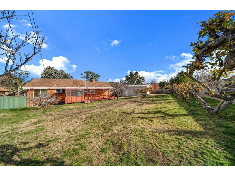 16 Jensen Street, Hughes ACT 2605