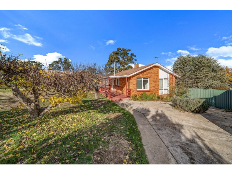 16 Jensen Street, Hughes ACT 2605