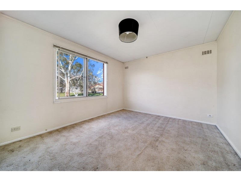 16 Jensen Street, Hughes ACT 2605