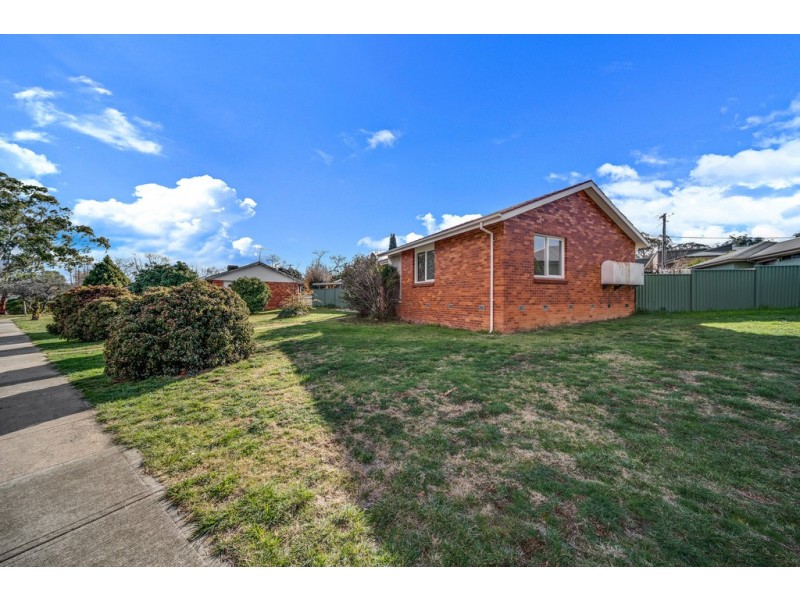 16 Jensen Street, Hughes ACT 2605