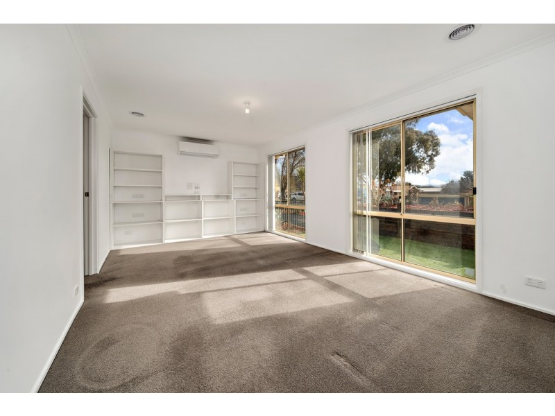 1 Tregellas Crescent, Banks ACT 2906