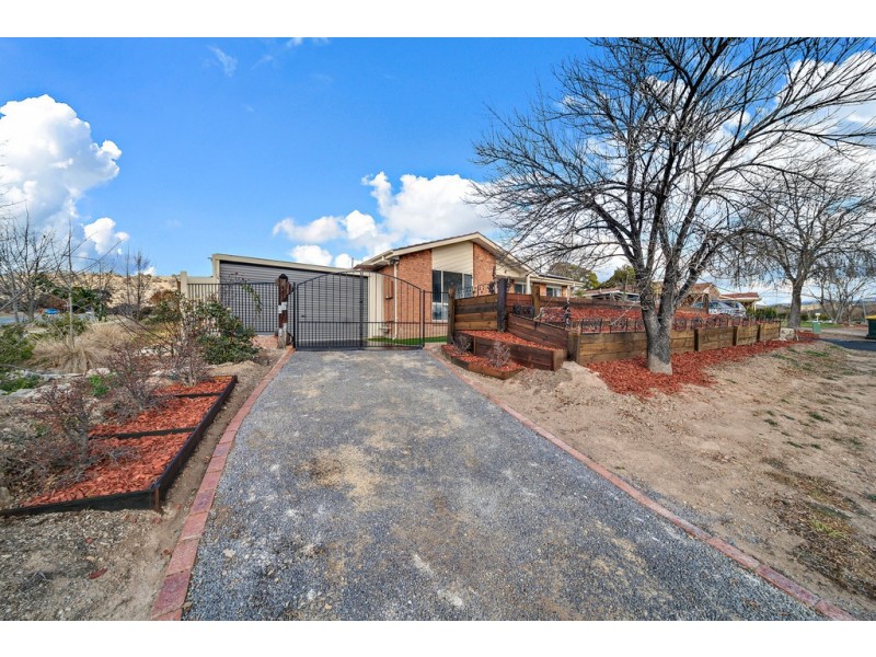 1 Tregellas Crescent, Banks ACT 2906