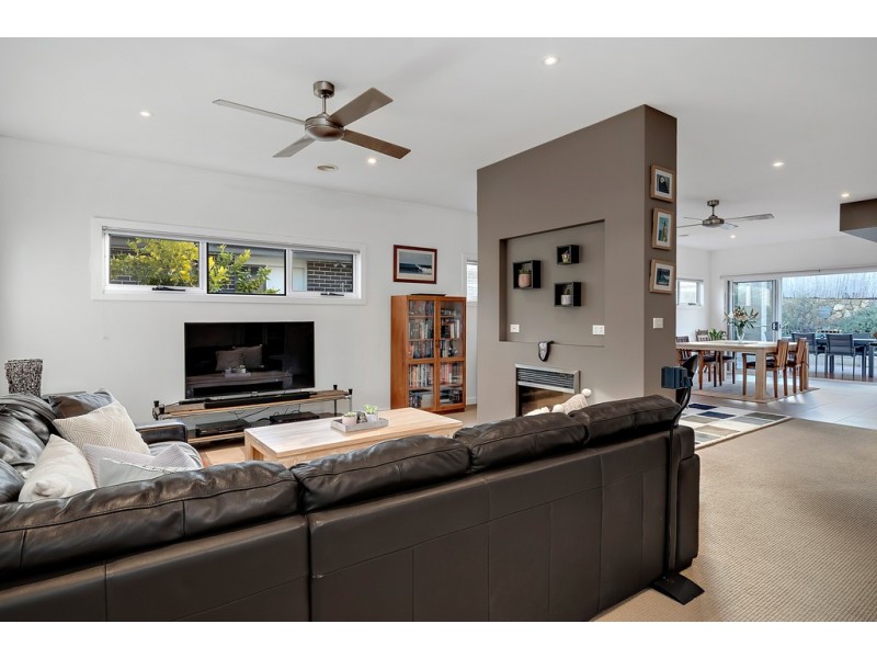 10 Carmody Street, Casey ACT 2913