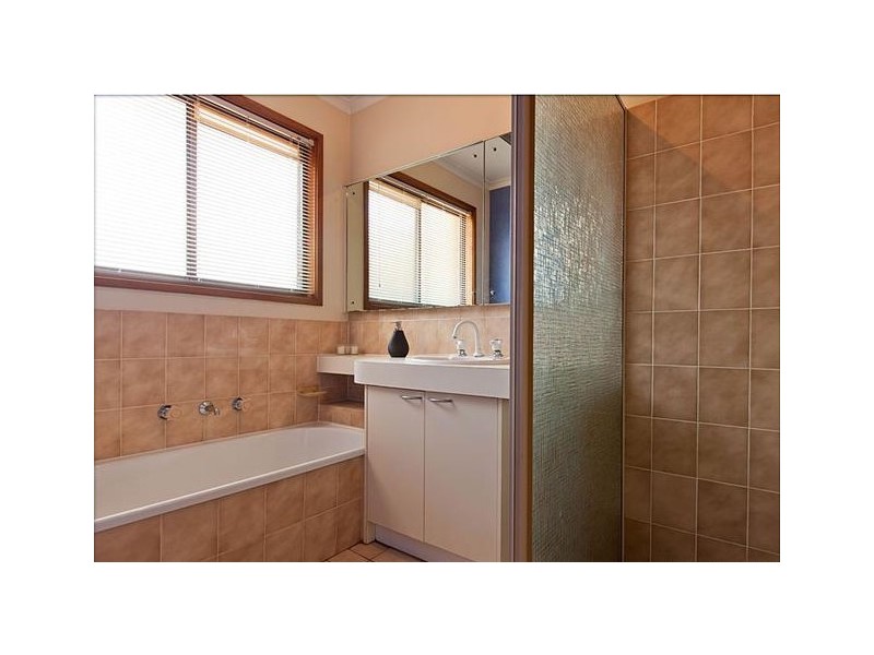 10 Wolff Crescent, Latham ACT 2615