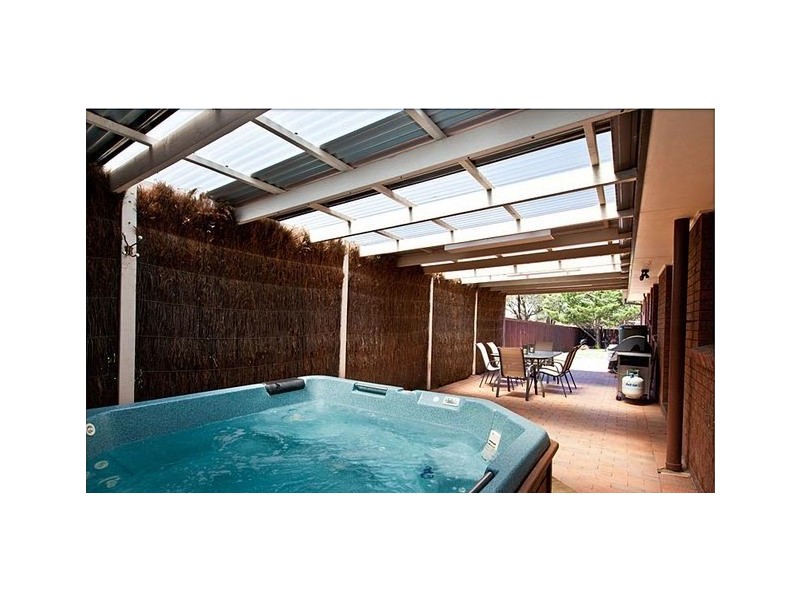 10 Wolff Crescent, Latham ACT 2615