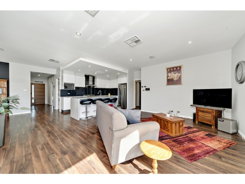 6 Rockley Parade, Googong NSW 2620