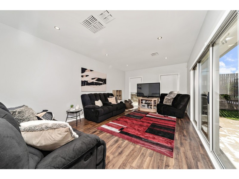 6 Rockley Parade, Googong NSW 2620