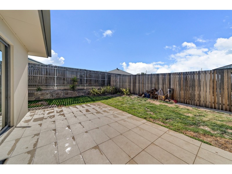 6 Rockley Parade, Googong NSW 2620
