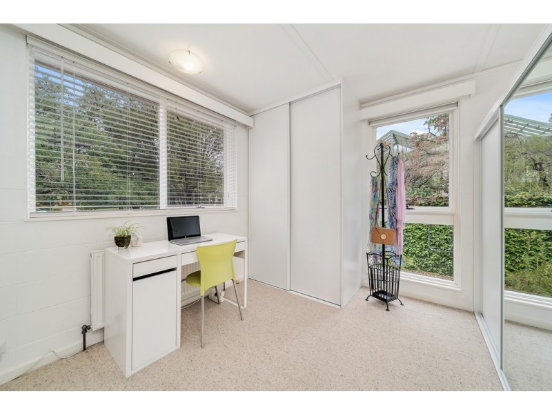 8 Schlich Street, Yarralumla ACT 2600