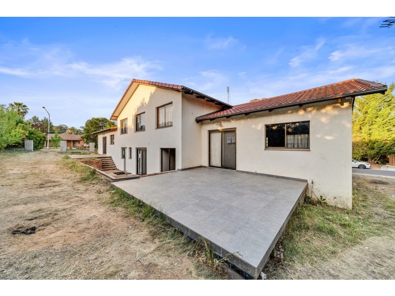 2 Piguenit Close, Lyneham ACT 2602