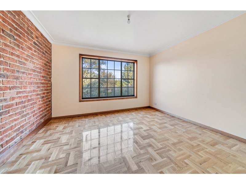 2 Piguenit Close, Lyneham ACT 2602