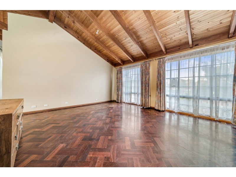 2 Piguenit Close, Lyneham ACT 2602