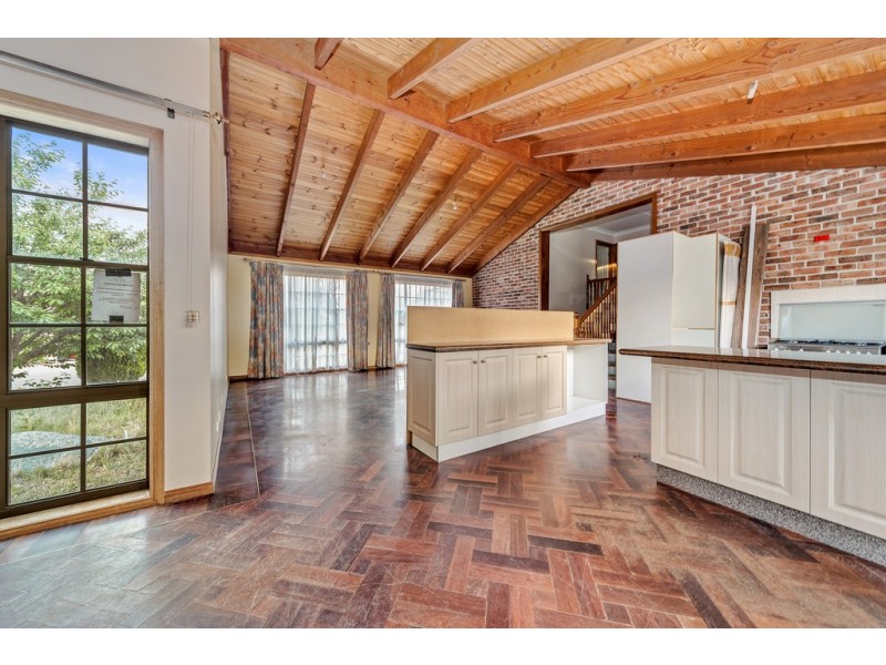 2 Piguenit Close, Lyneham ACT 2602