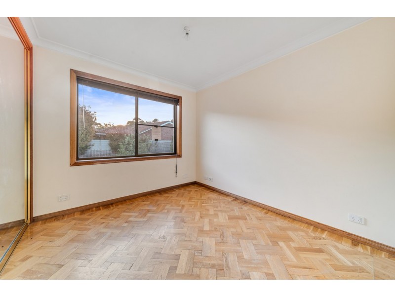 2 Piguenit Close, Lyneham ACT 2602