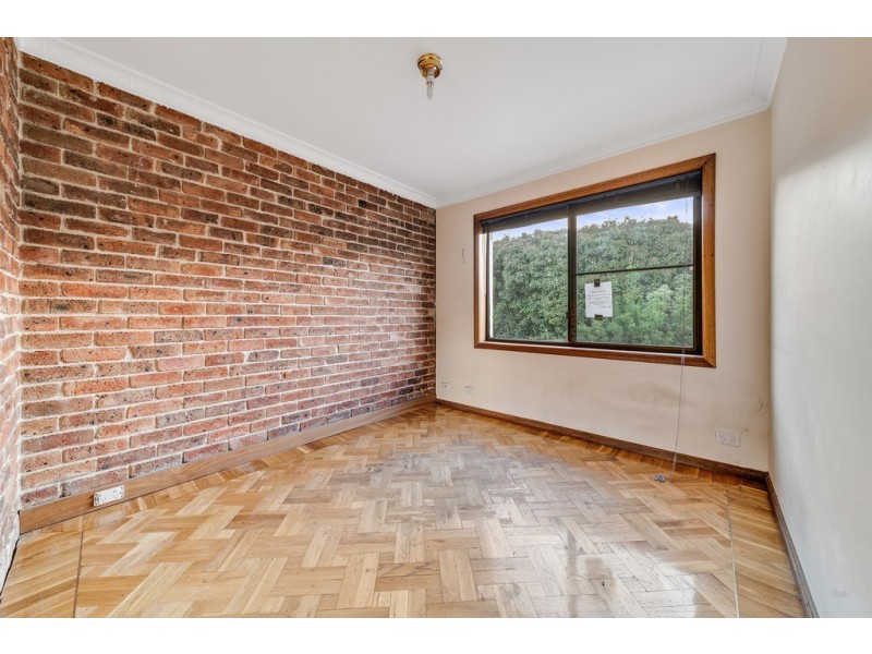 2 Piguenit Close, Lyneham ACT 2602