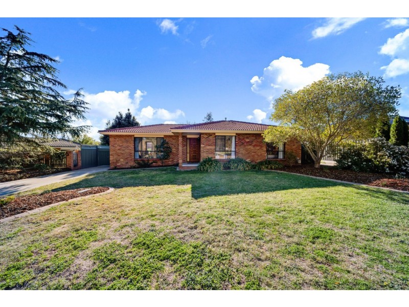 6 Deuchar Close, Kambah ACT 2902